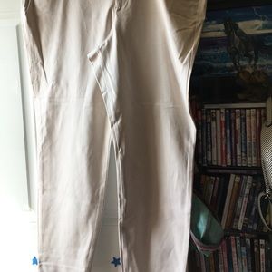 NWT Old Navy Mid Rise Pixie Regular Ankle Size 18